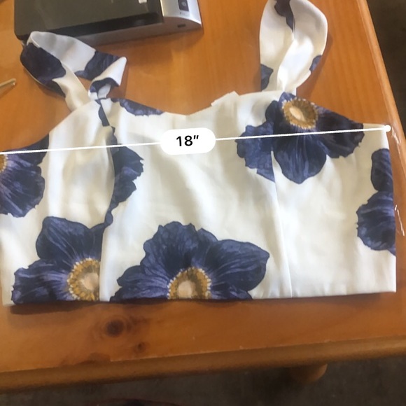 NWT J.O.A. White and Blue Floral Crop Top - Picture 8 of 8